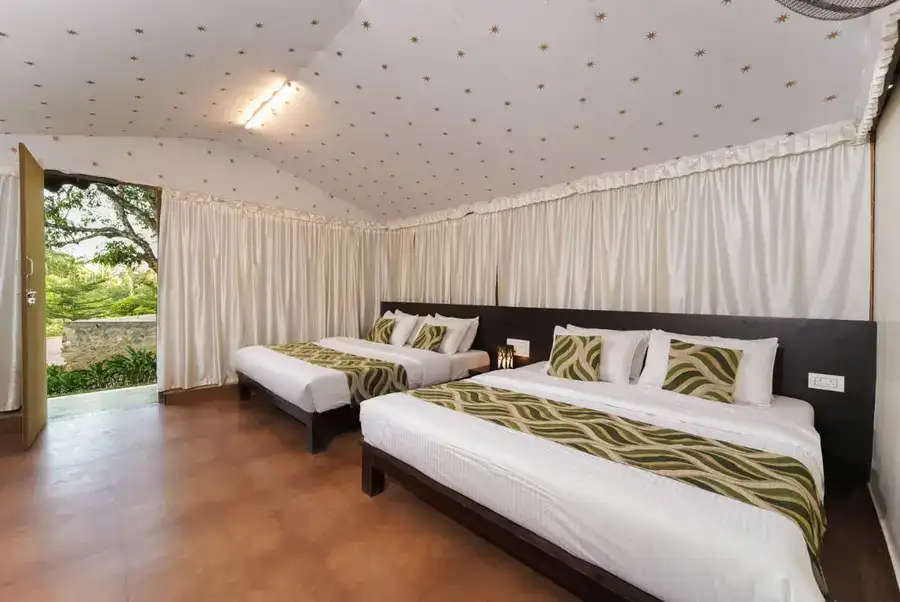 Spacious Maharaja cottage bedroom with king-size bed at Tusker Trails